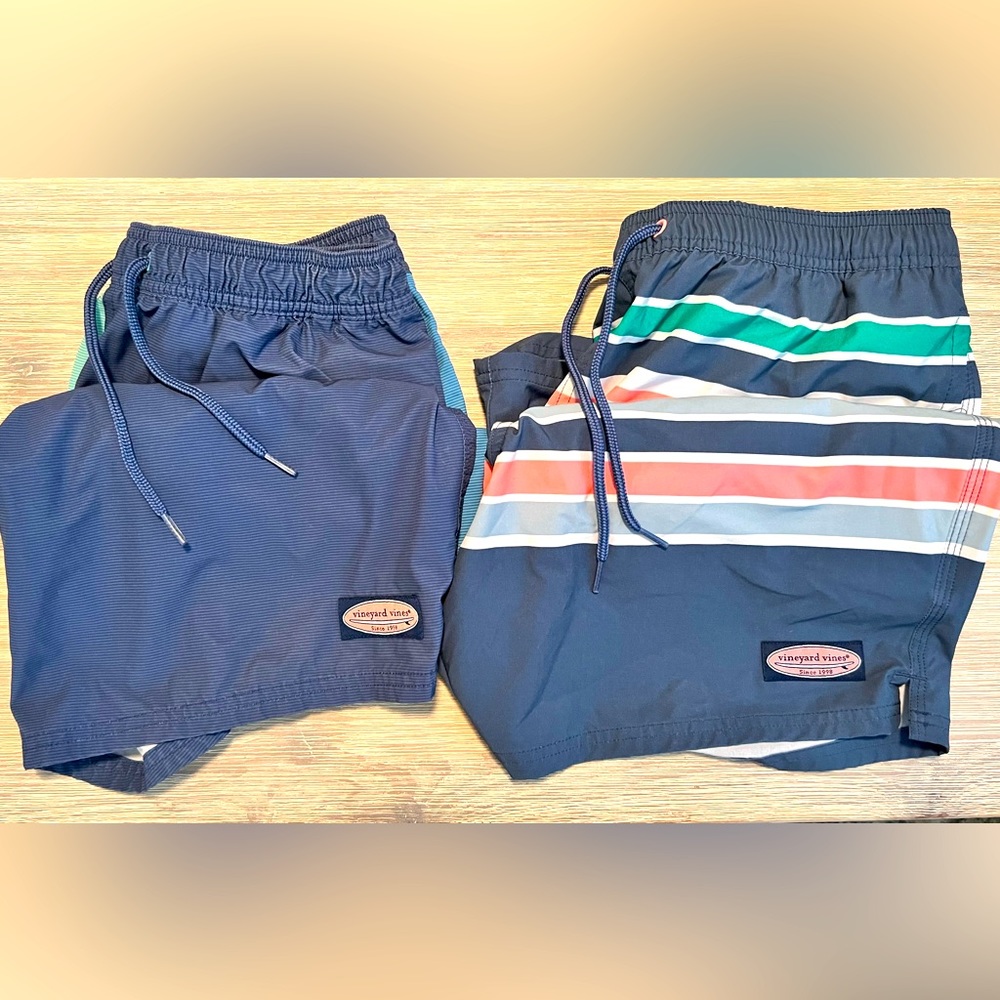 2 Pairs Mens Vineyard Vines Swim Shorts Size Medium W/Liner Flawless Condition